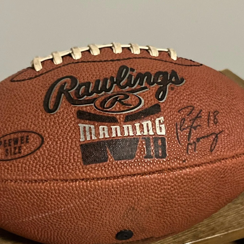⭐️🏈 EUC Rawlings Peyton Manning Pee Wee Football & 2 Cards - #T1